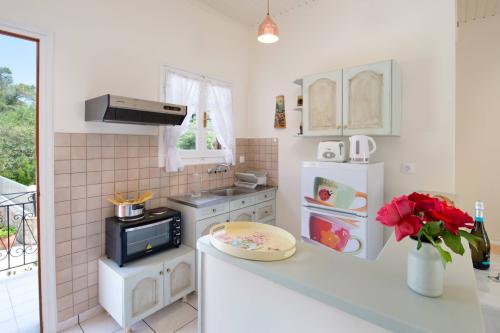 livadi_1-kitchen