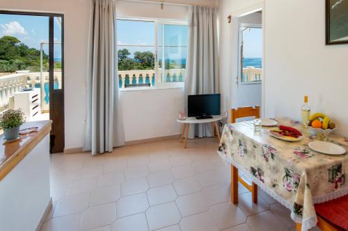 ocean-breeze-kitchen-view