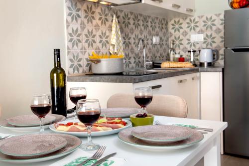 seascape-ground-floor-apt-kitchen-details