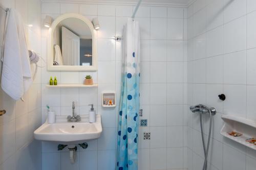 seascape_1-bathroom-1