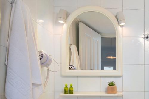 seascape_1st-floor_-apt-bathroom-detail