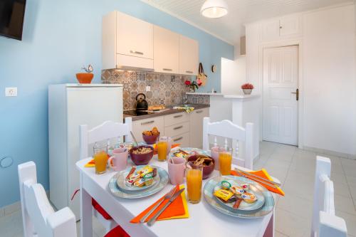 seascape_1st-floor_-apt-dinng-table