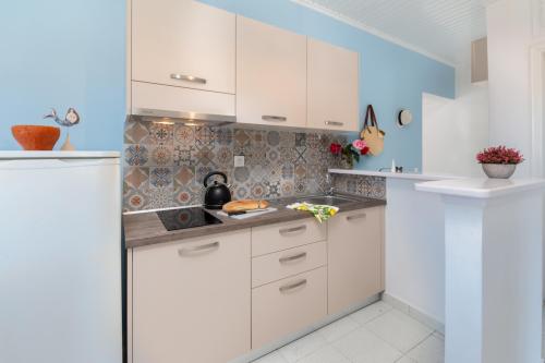 seascape_1st-floor_-apt-kitchen-1