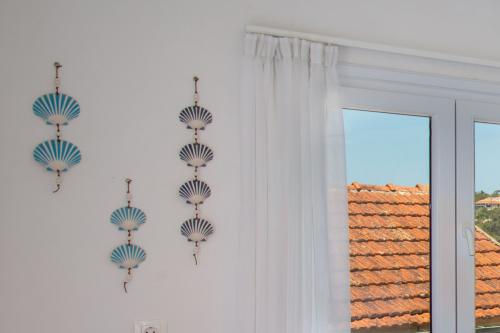 seascape_1st-floor_-apt-wall-deco