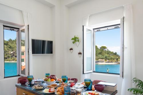 seatales-kitchen-view-2