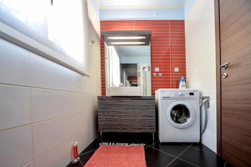 villa-terra-del-nonno-1st-floor-bath-1