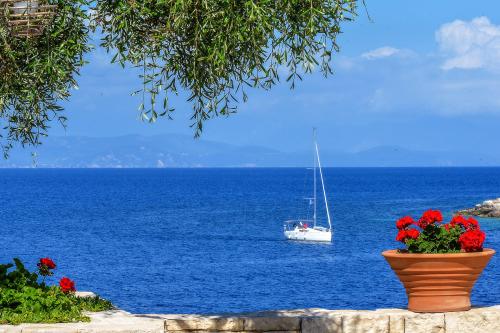 villa-terra-del-nonno-sailling-boat